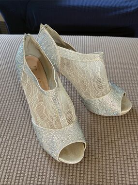 Lauren Lorraine Champagne Glitter Lace Peep-Toe Heels